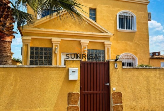 Villa · Revente - Torrevieja · Nueva Torrevieja - Aguas Nuevas · Alicante · Espagne