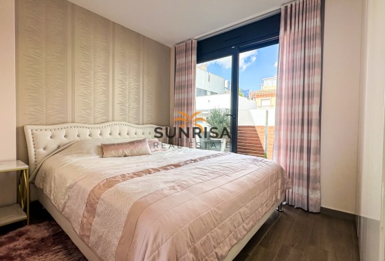 Villa · Herverkoop - Torrevieja · Nueva Torrevieja - Aguas Nuevas · Alicante · Spanje