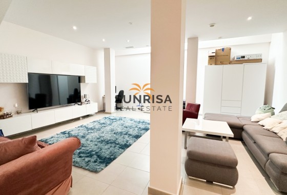 Villa · Herverkoop - Torrevieja · Nueva Torrevieja - Aguas Nuevas · Alicante · Spanje