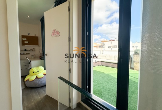 Villa · Herverkoop - Torrevieja · Nueva Torrevieja - Aguas Nuevas · Alicante · Spanje