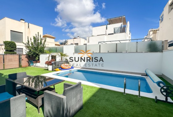 Villa · Herverkoop - Torrevieja · Nueva Torrevieja - Aguas Nuevas · Alicante · Spanje