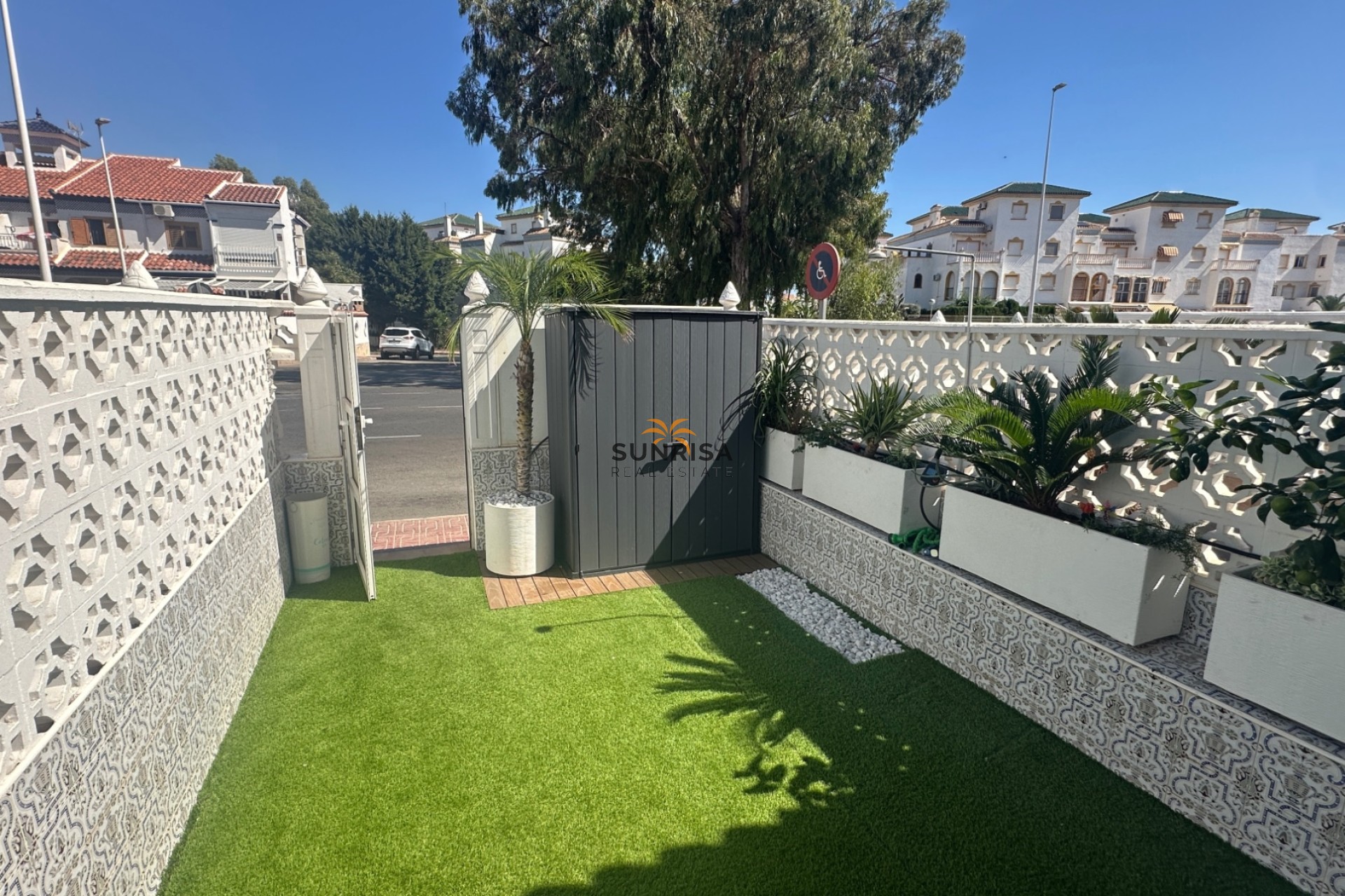 Resale - Townhouse - La Mata