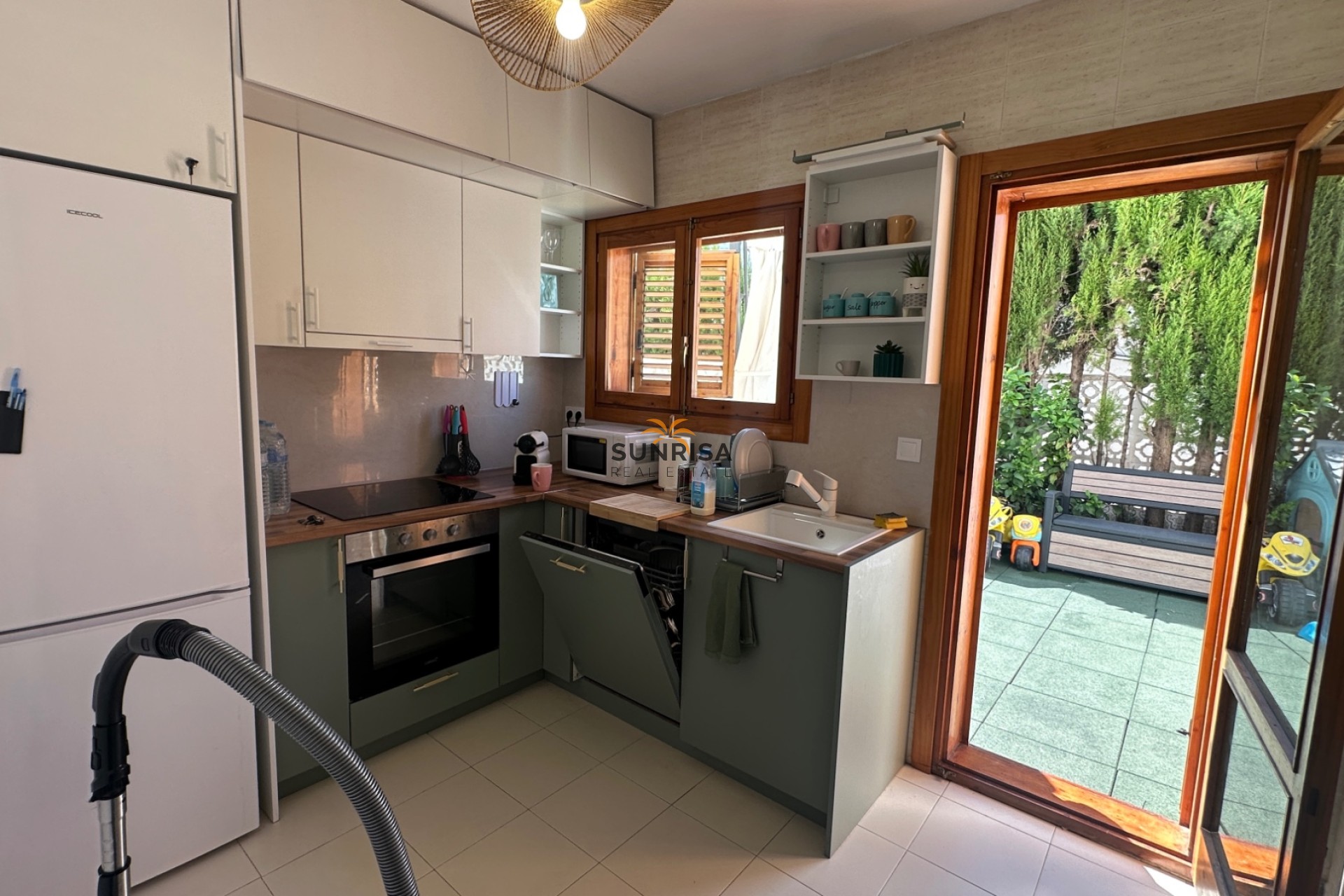 Resale - Townhouse - La Mata