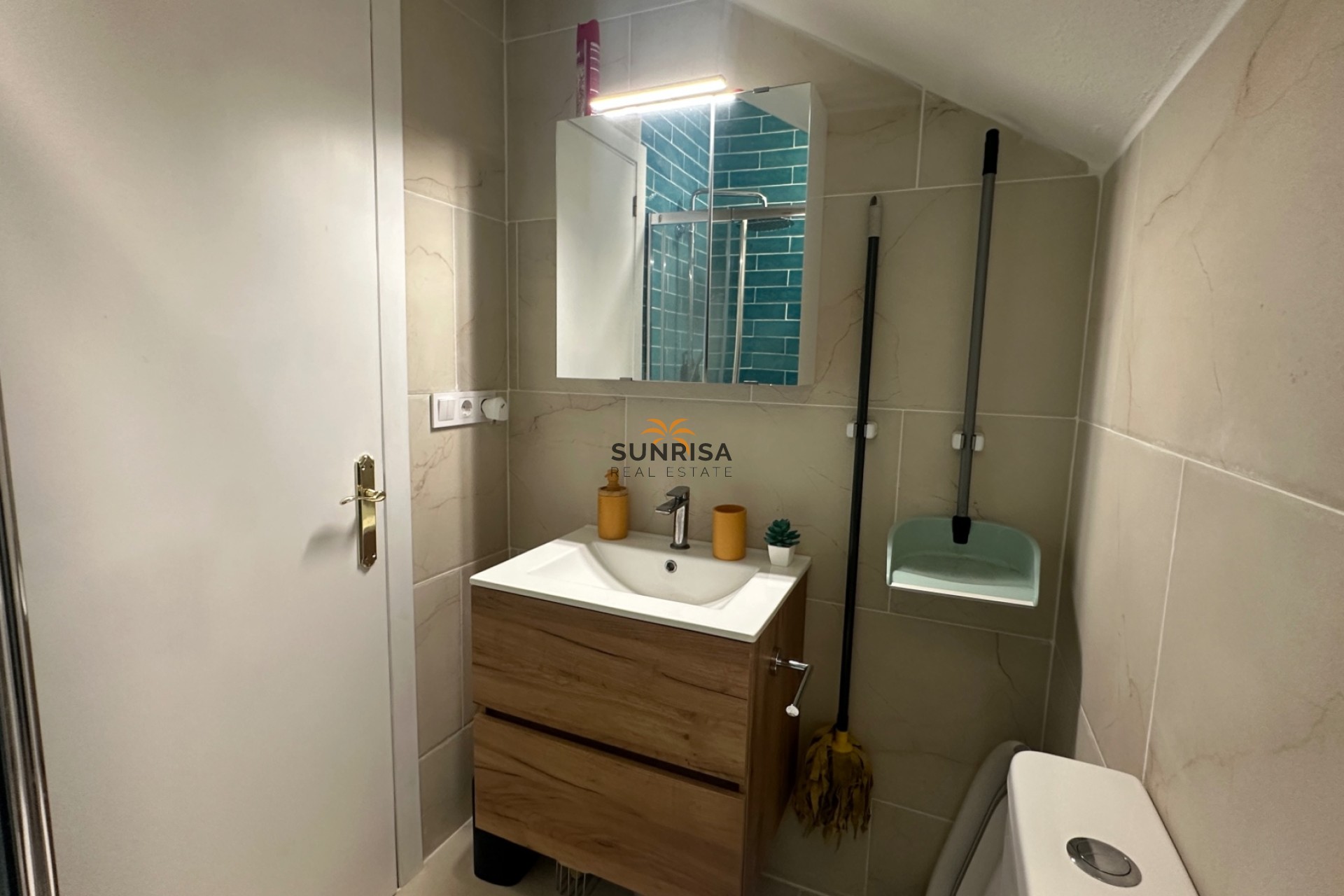 Resale - Townhouse - La Mata