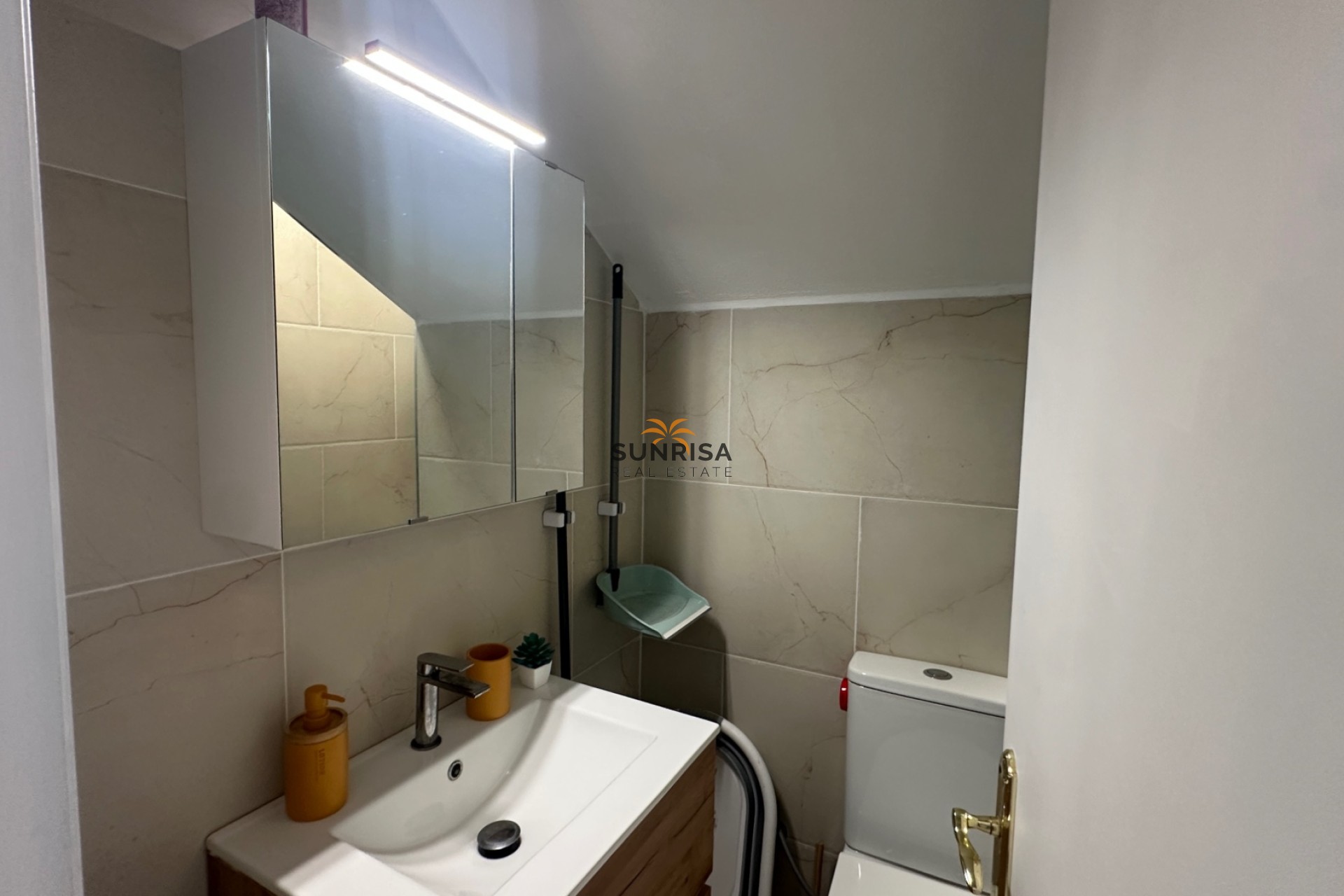 Resale - Townhouse - La Mata
