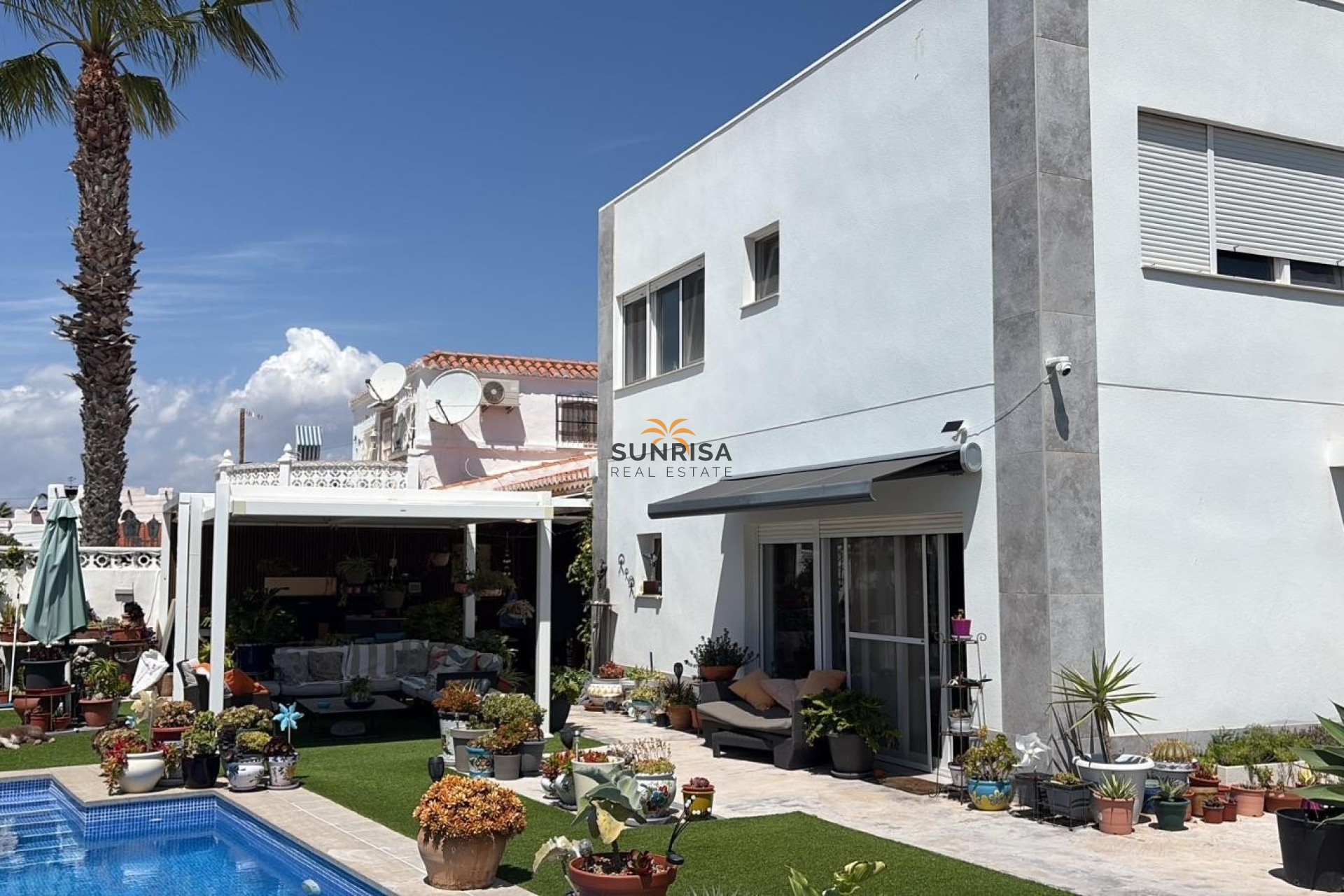 Resale - Villa - Torrevieja