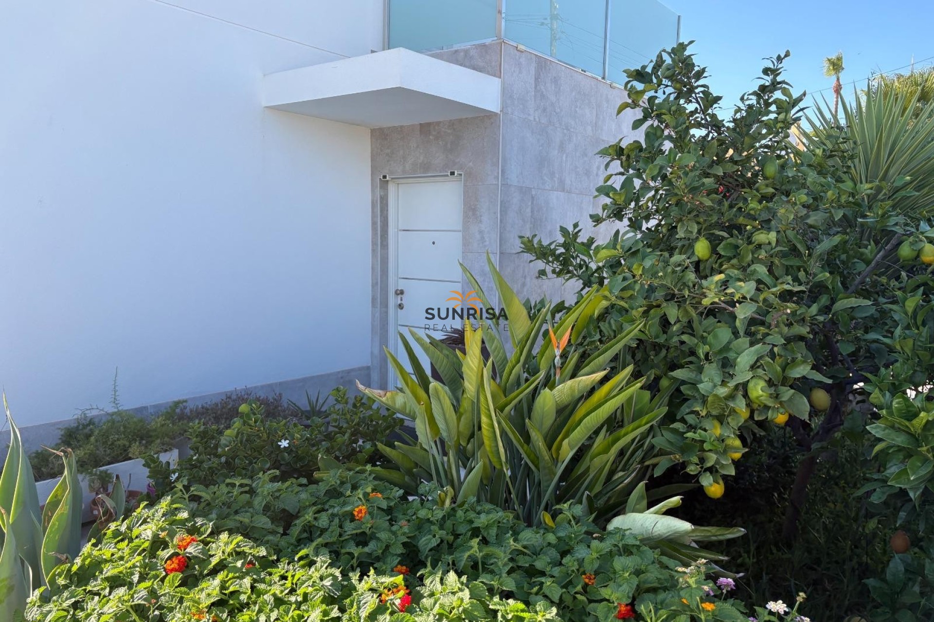 Resale - Villa - Torrevieja