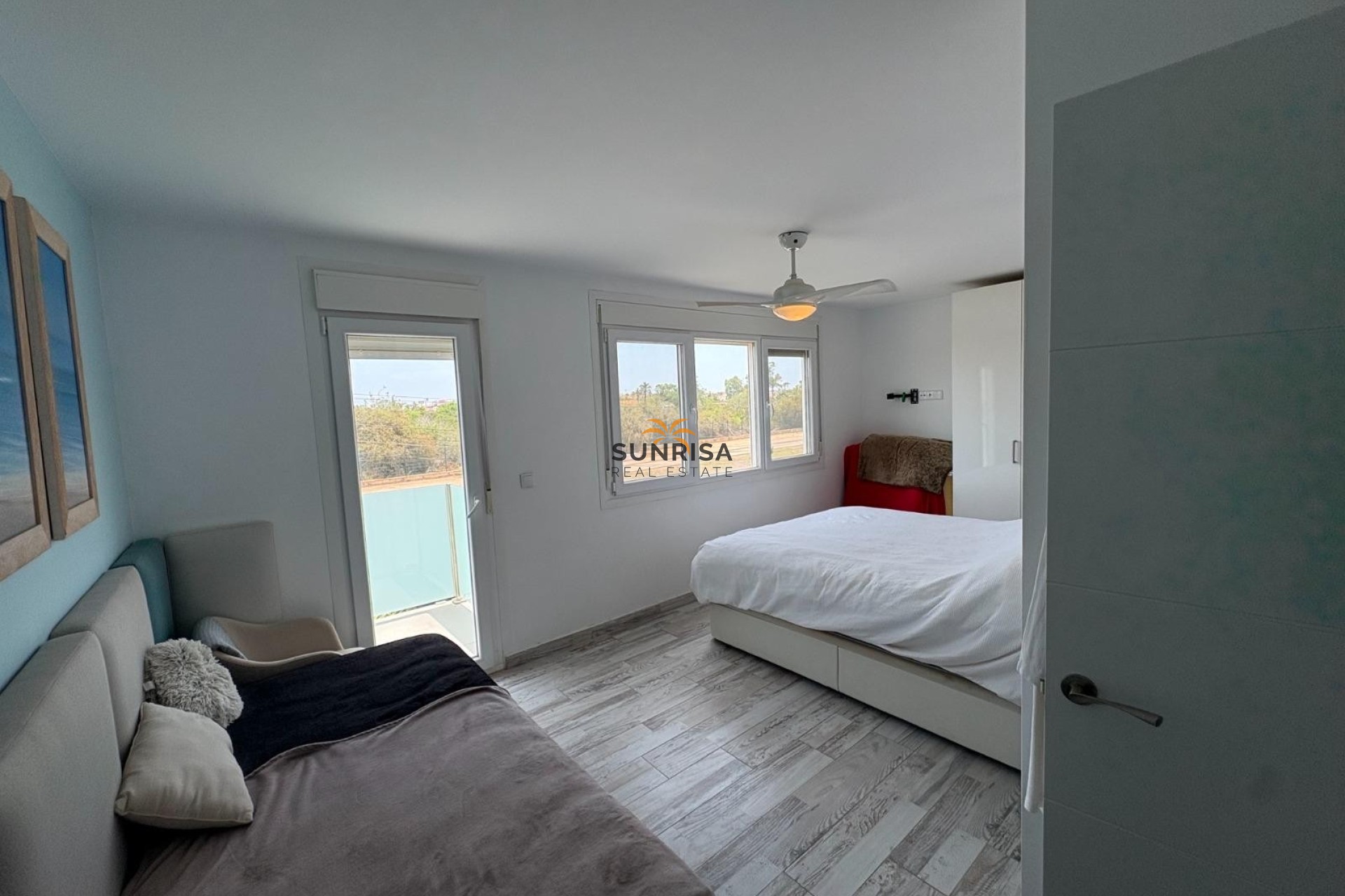 Resale - Villa - Torrevieja