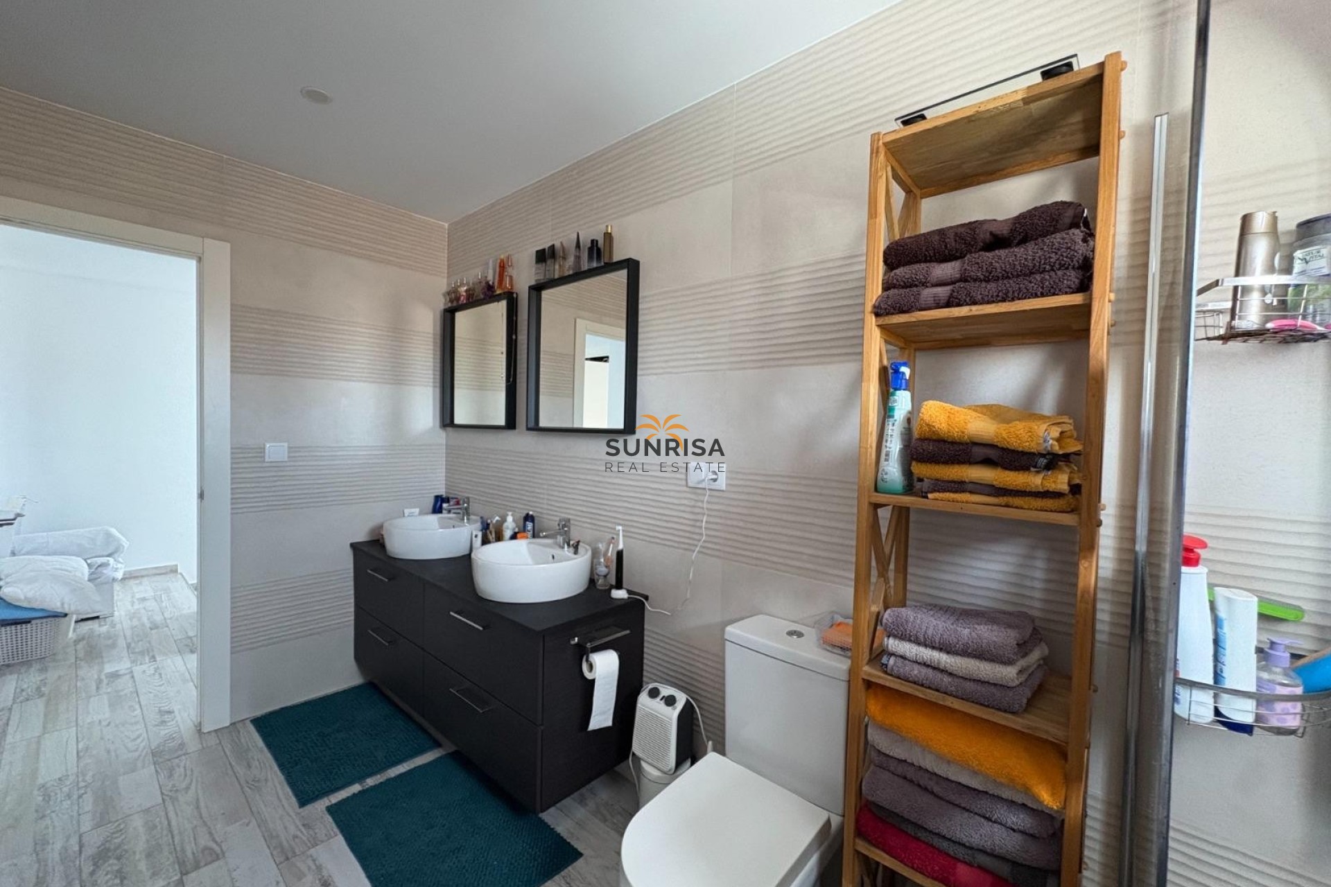 Resale - Villa - Torrevieja