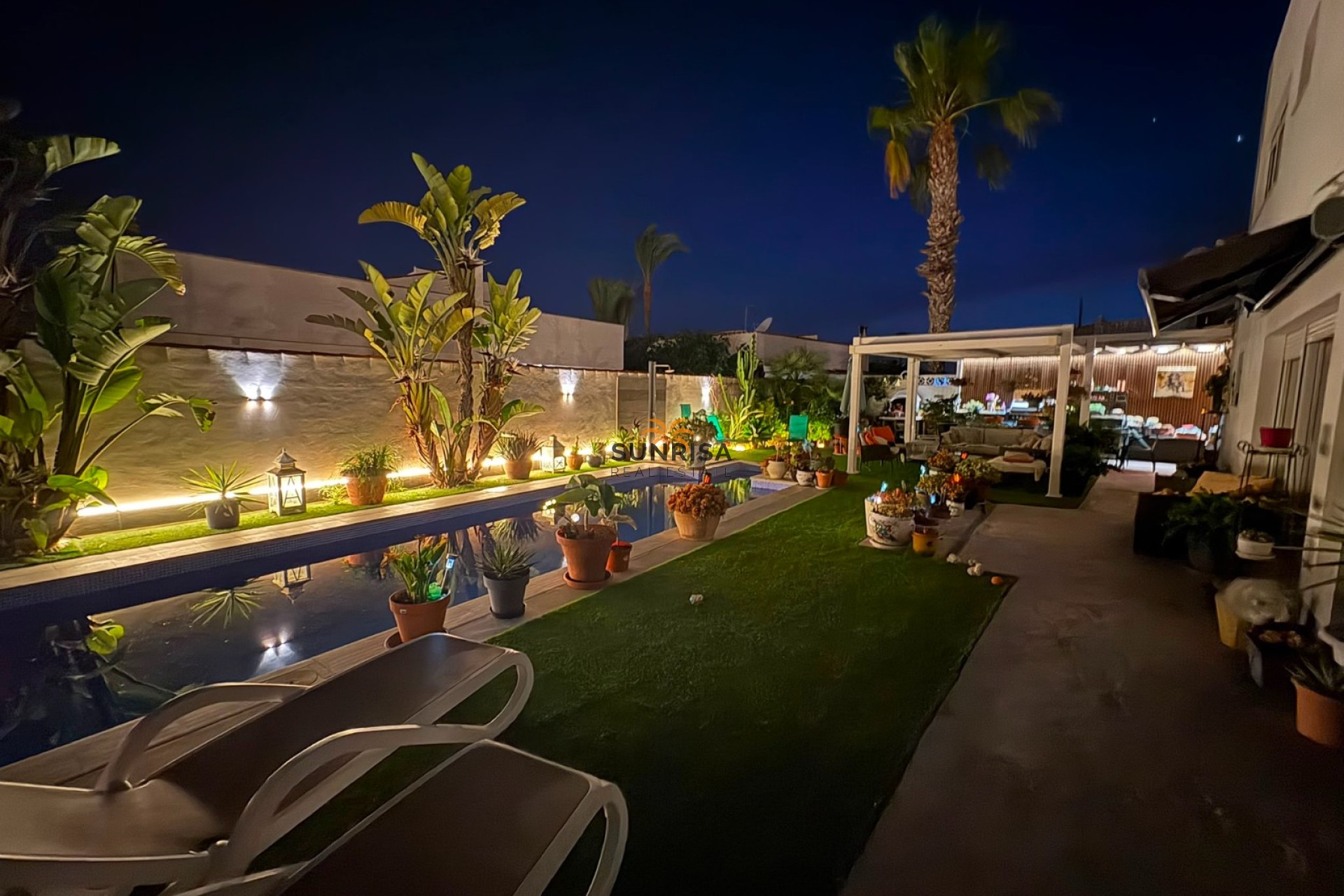 Resale - Villa - Torrevieja