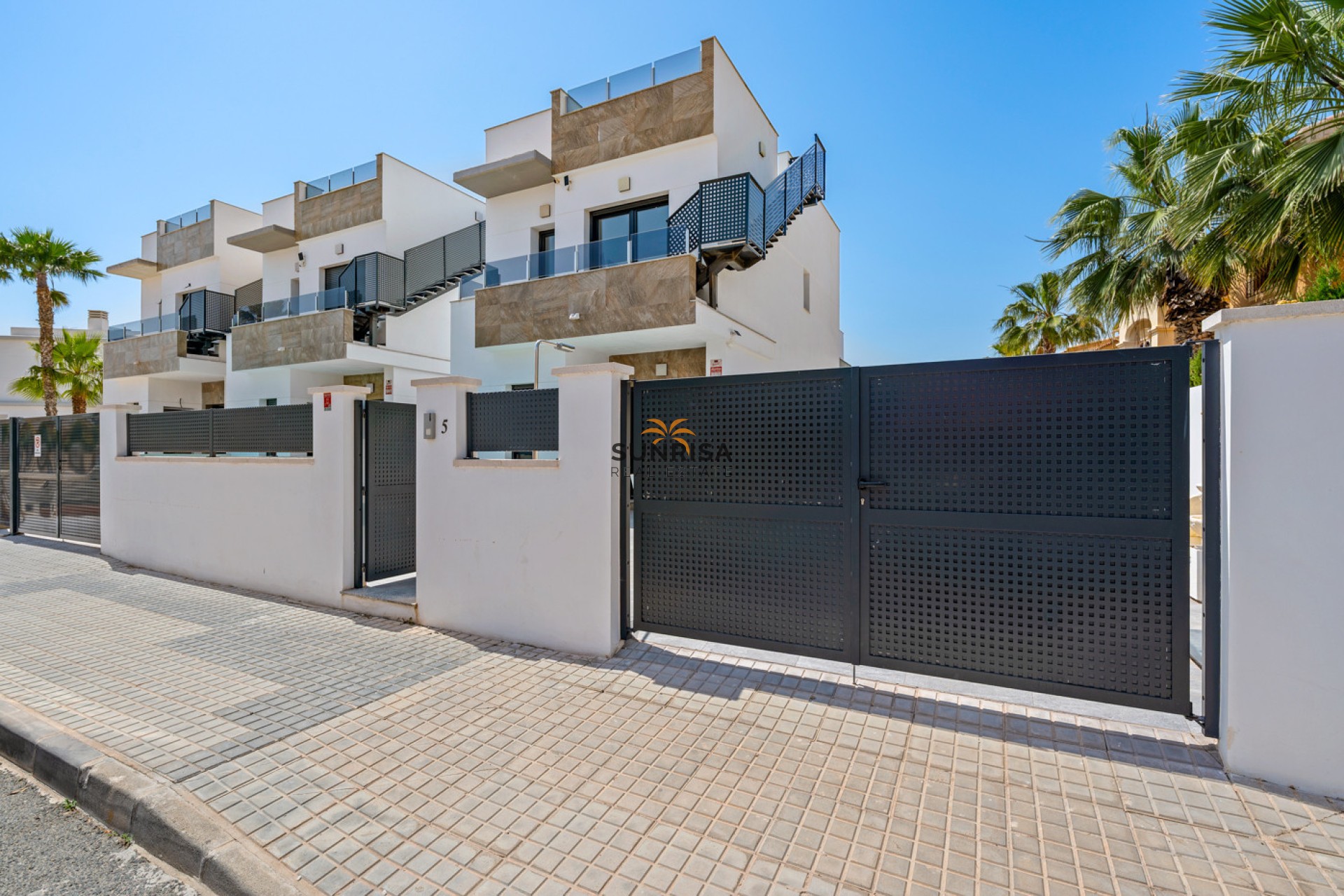 Resale - Villa - Torrevieja