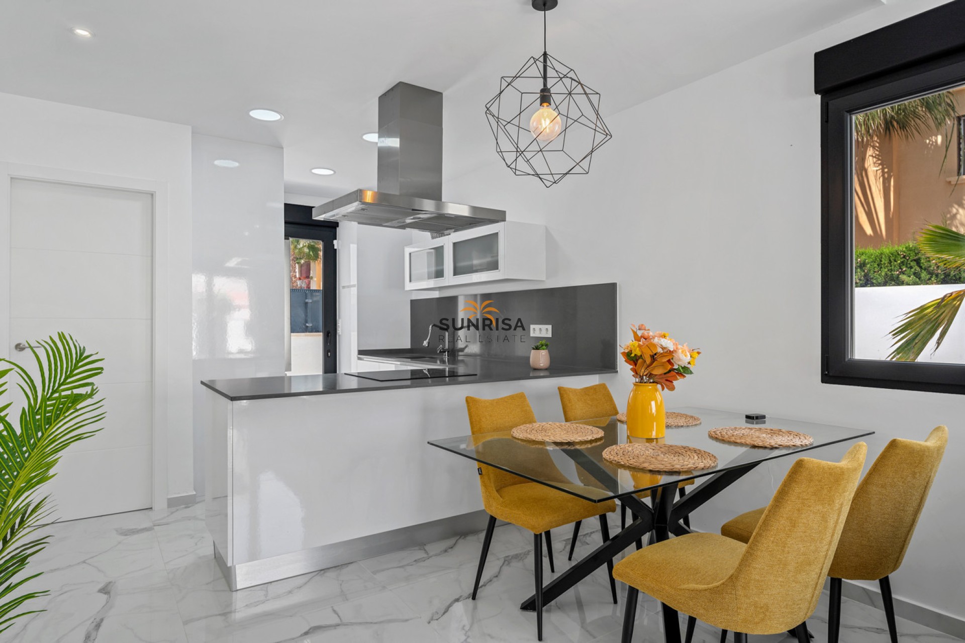Resale - Villa - Torrevieja