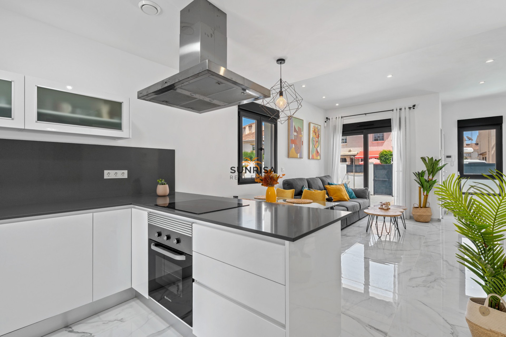 Resale - Villa - Torrevieja