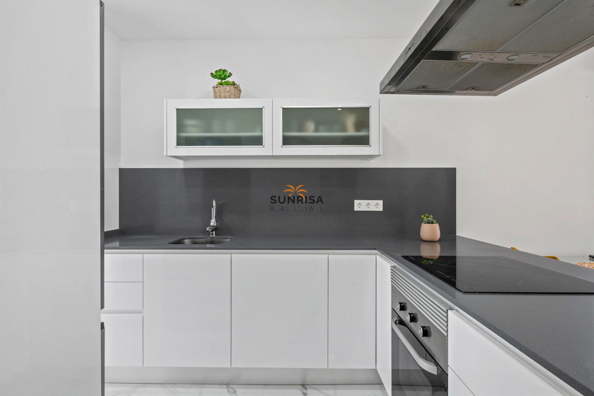 Resale - Villa - Torrevieja