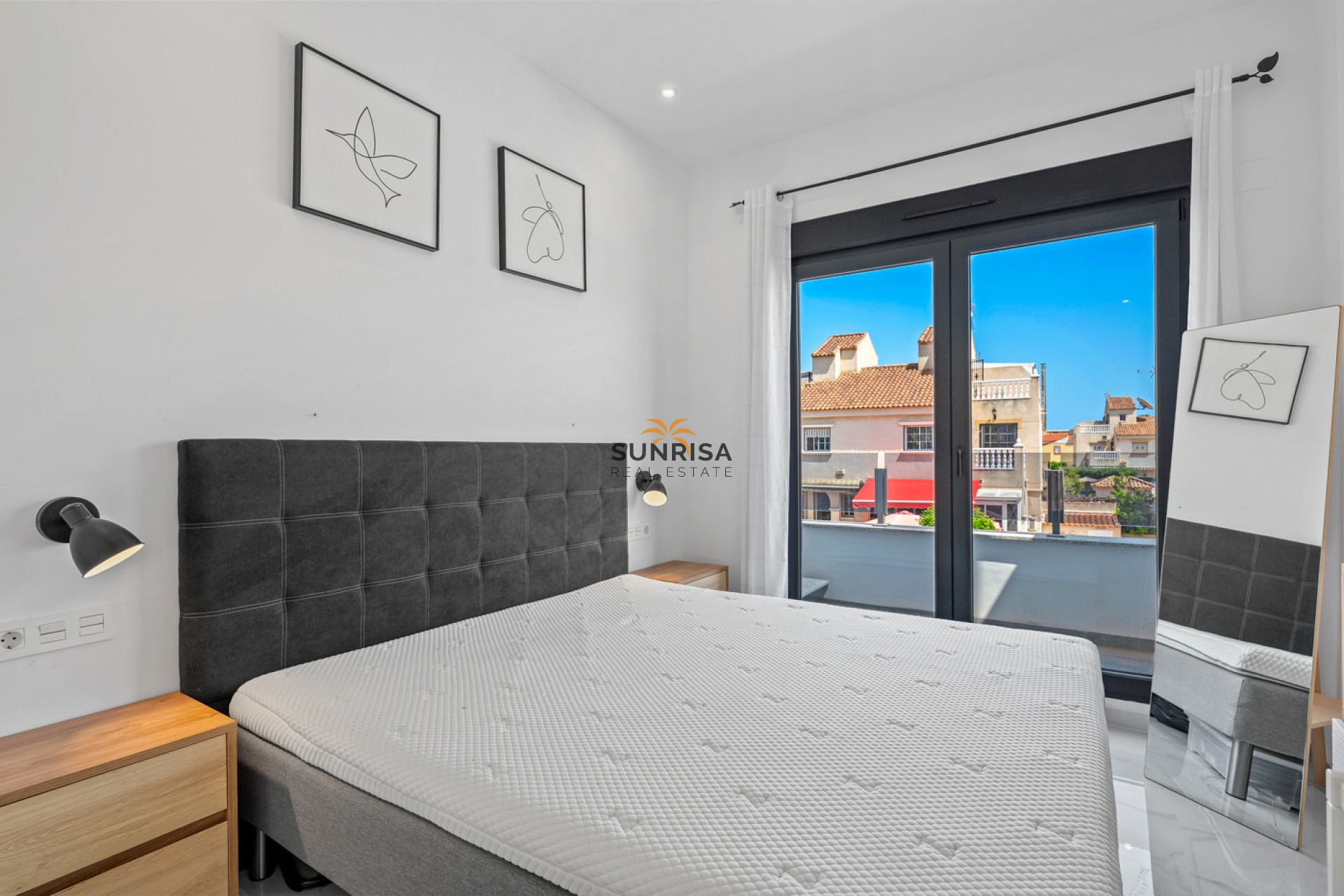 Resale - Villa - Torrevieja