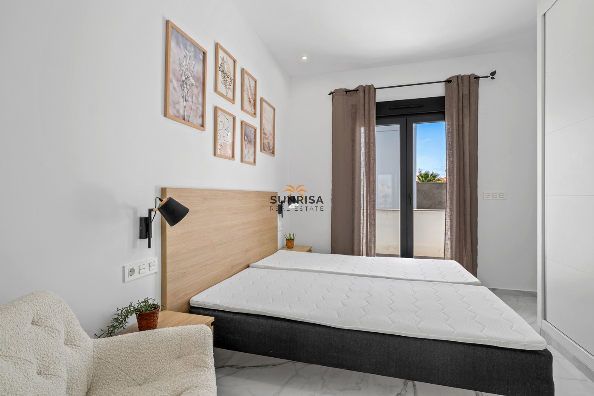 Resale - Villa - Torrevieja