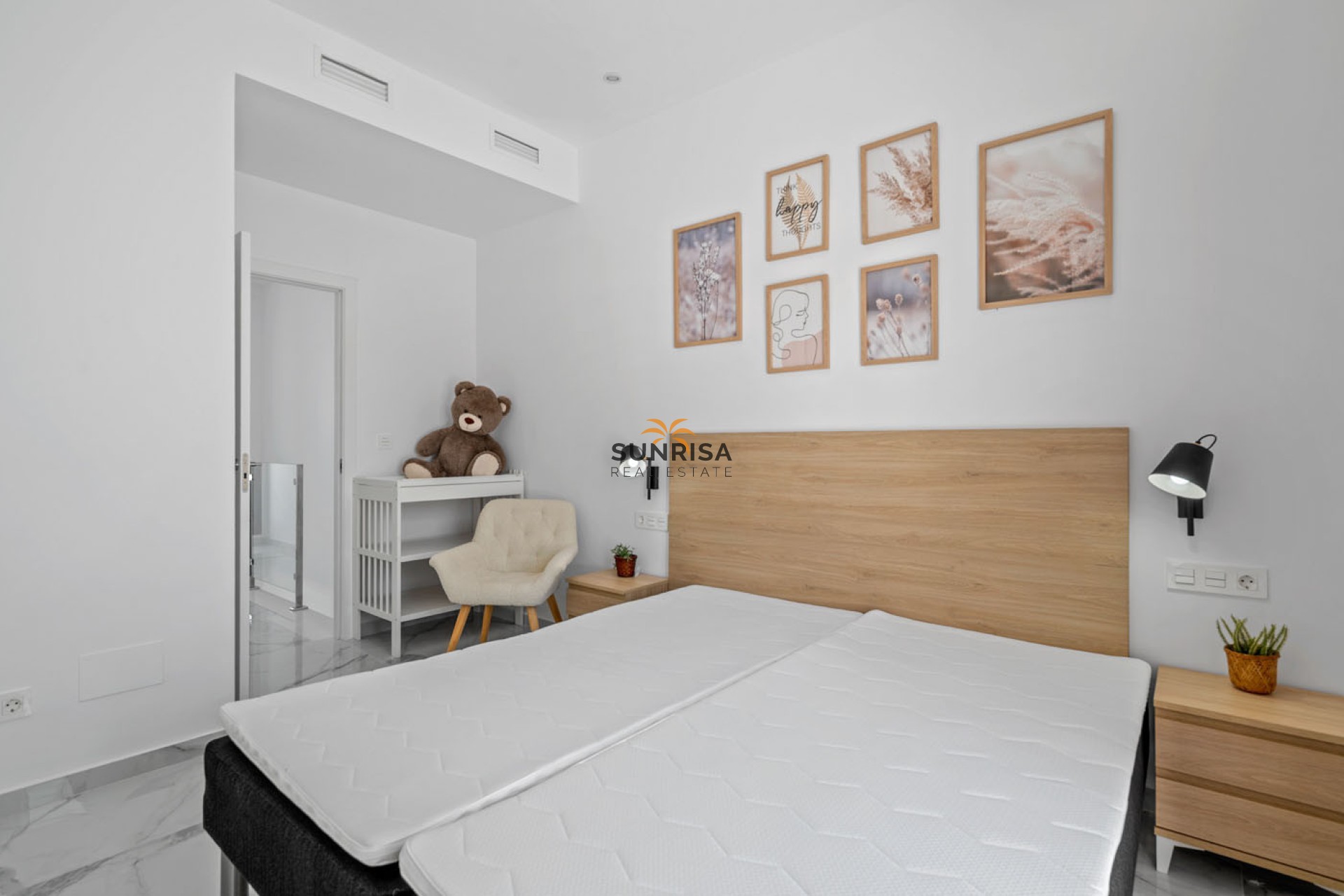 Resale - Villa - Torrevieja