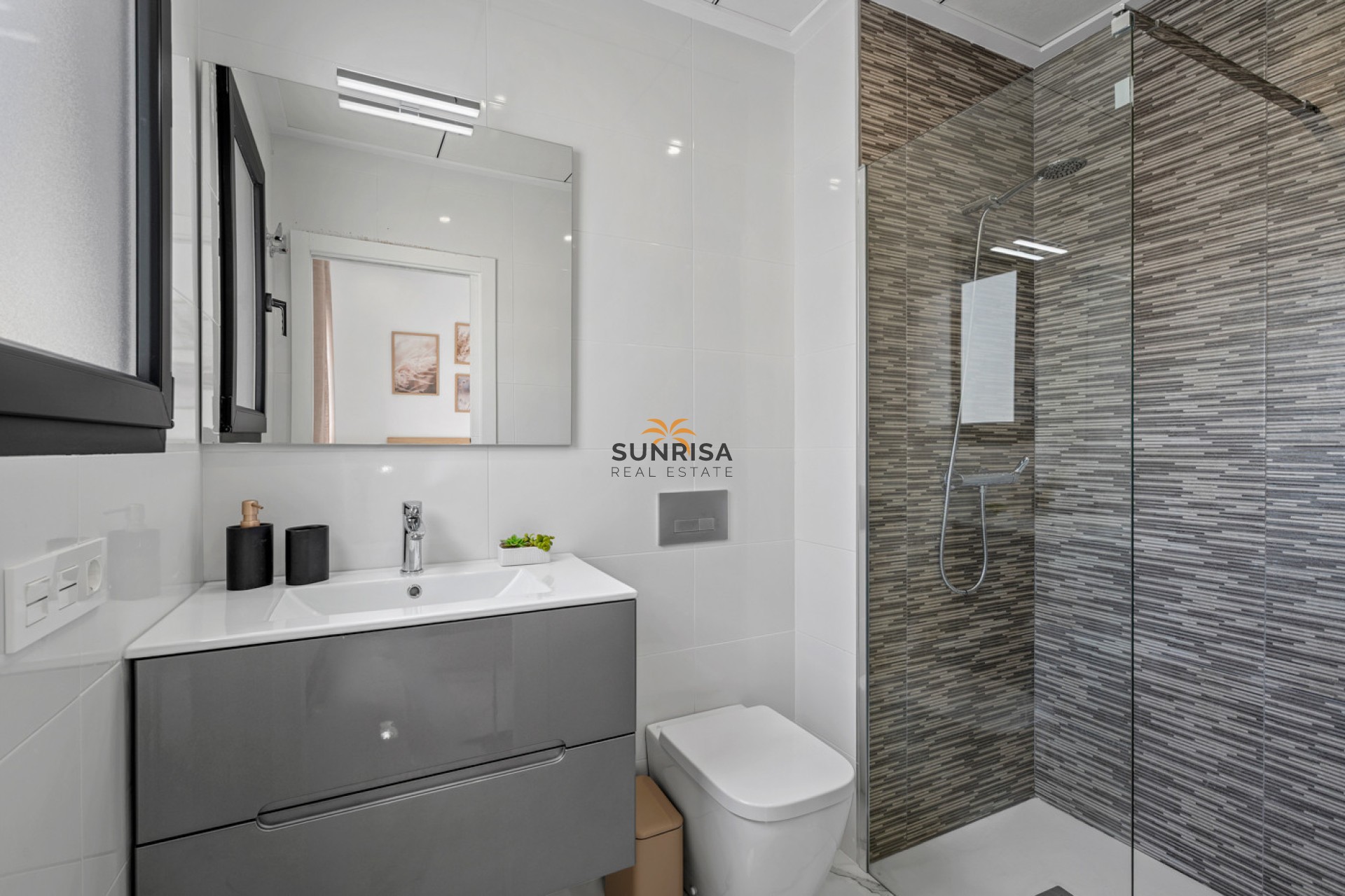 Resale - Villa - Torrevieja