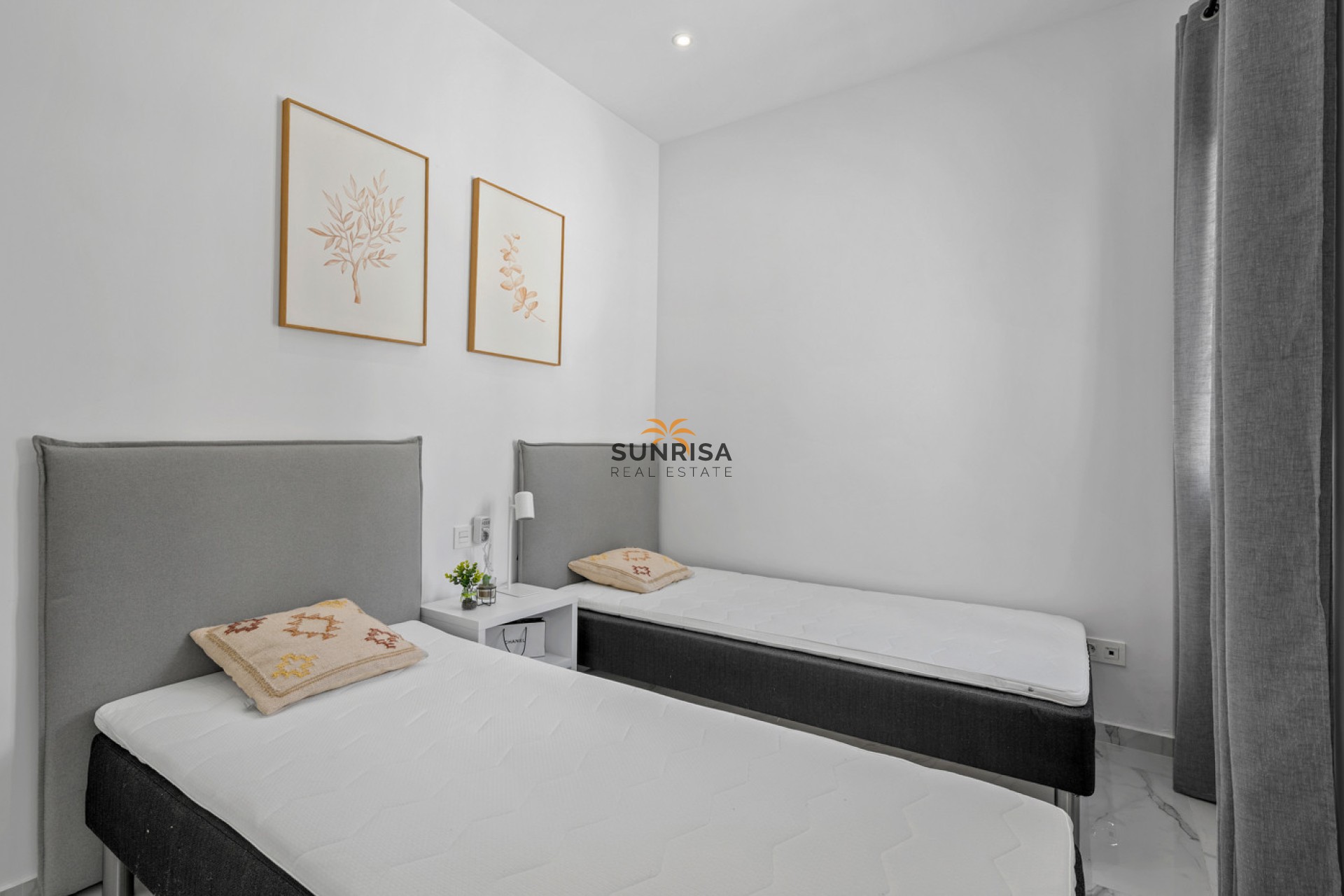 Resale - Villa - Torrevieja