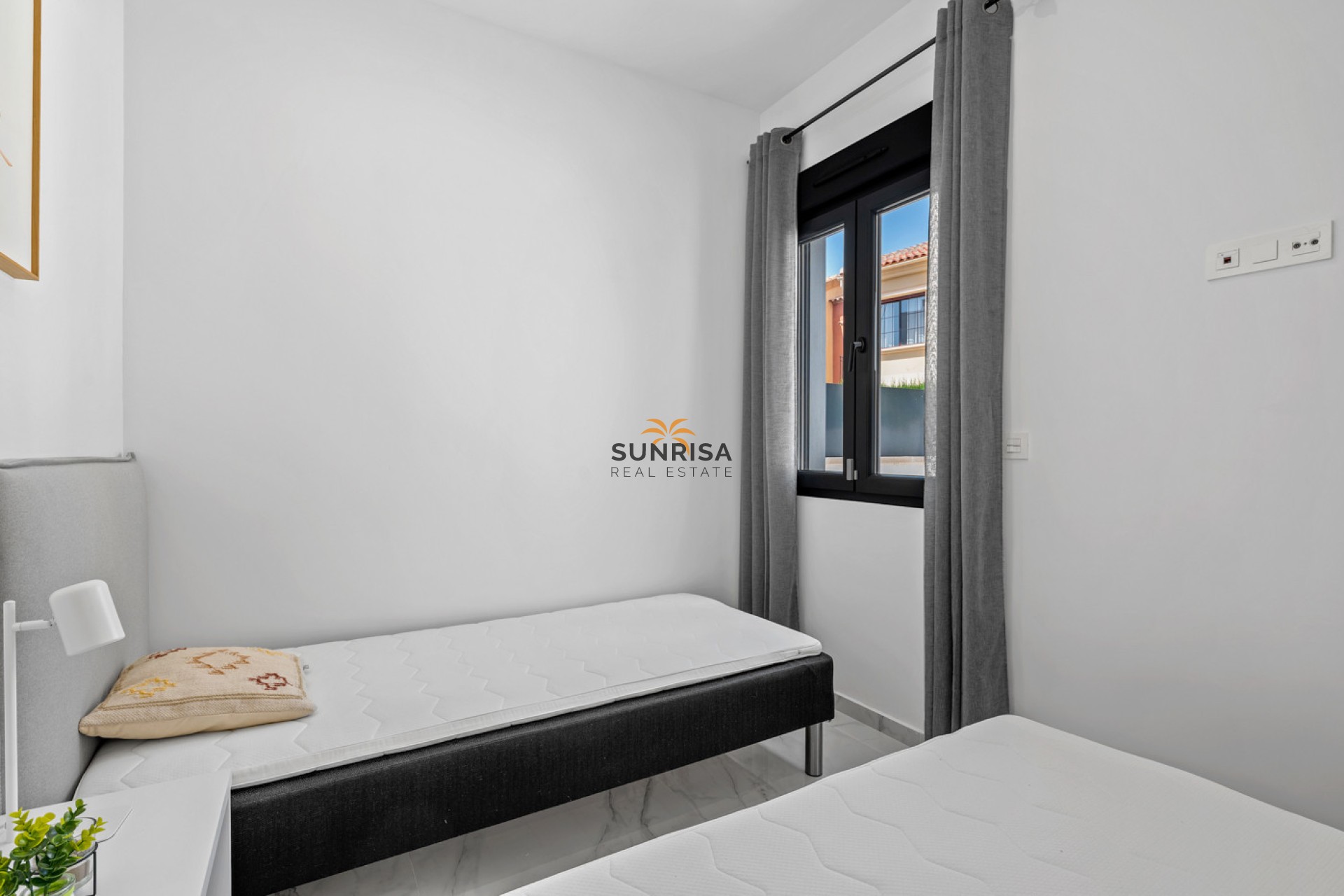 Resale - Villa - Torrevieja