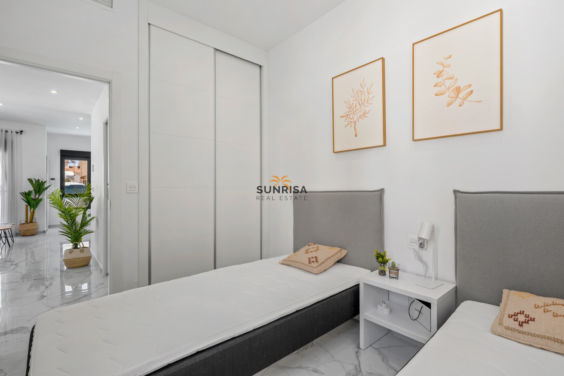 Resale - Villa - Torrevieja