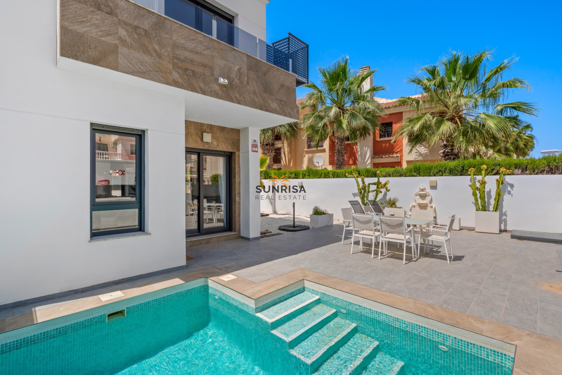 Resale - Villa - Torrevieja