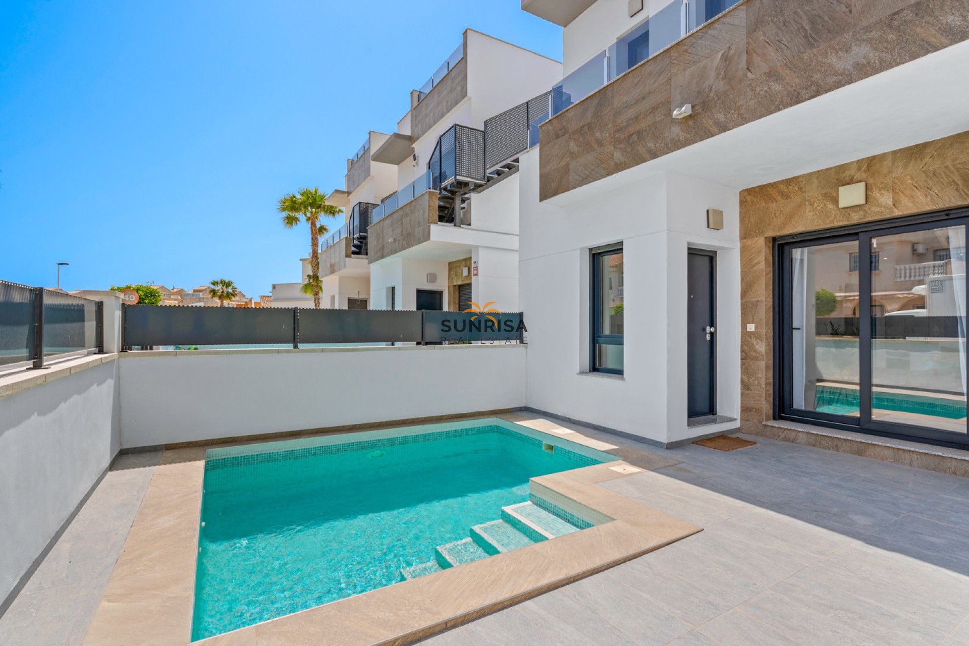 Resale - Villa - Torrevieja