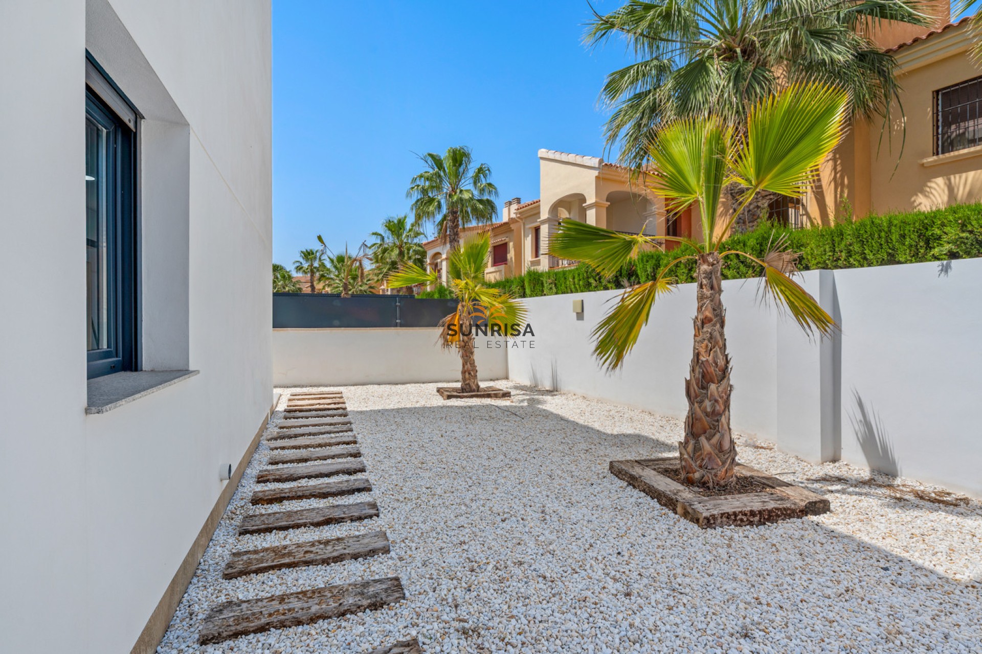 Resale - Villa - Torrevieja