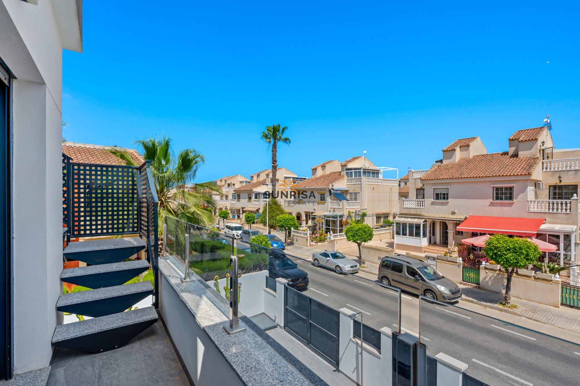 Resale - Villa - Torrevieja
