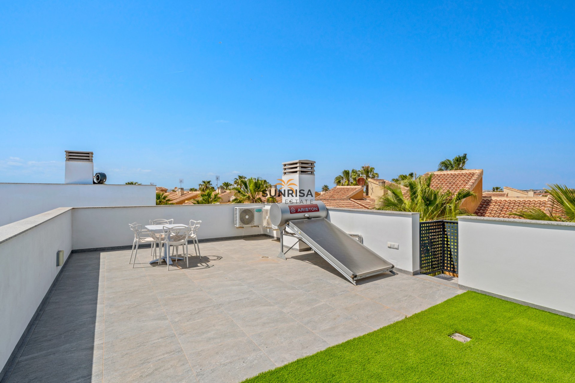 Resale - Villa - Torrevieja