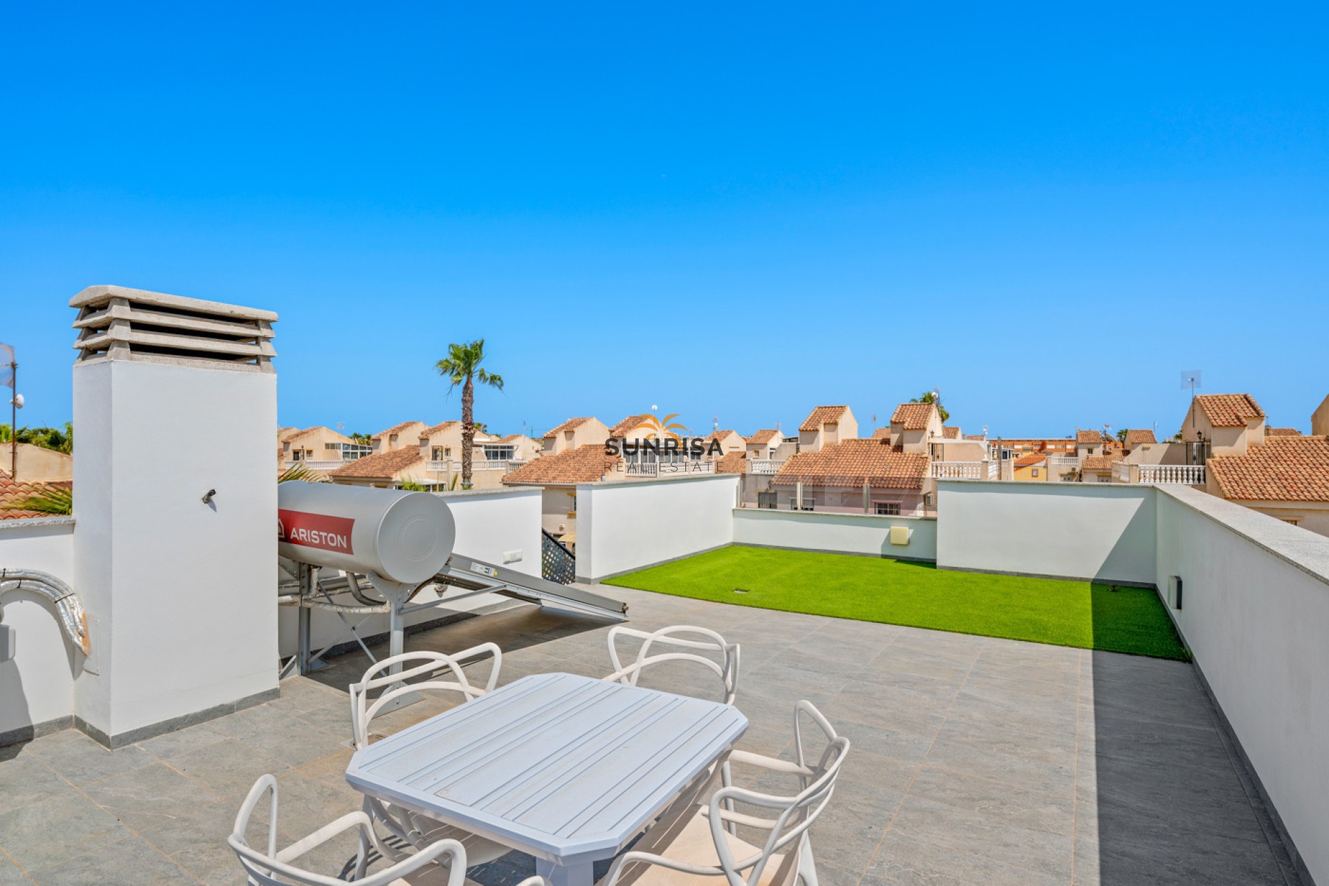 Resale - Villa - Torrevieja