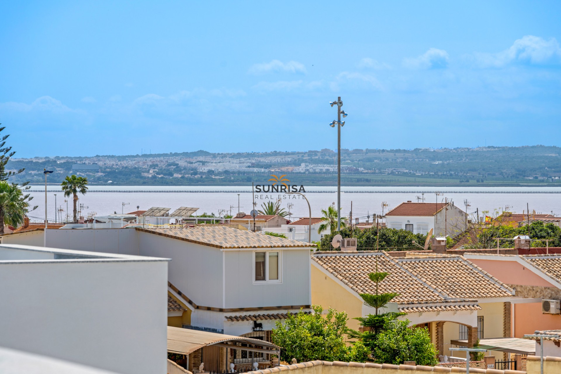 Resale - Villa - Torrevieja
