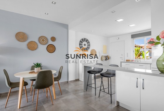 Bungalow · Herverkoop - Orihuela Costa · Punta Prima · Alicante · Spanje