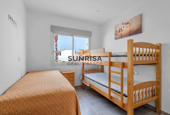 Bungalow · Herverkoop - Orihuela Costa · Punta Prima · Alicante · Spanje