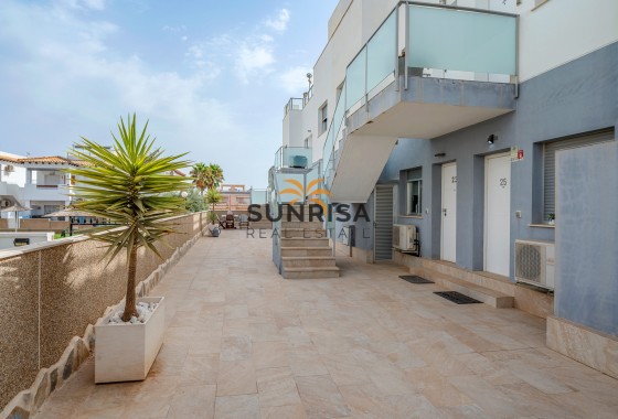 Bungalow · Herverkoop - Orihuela Costa · Punta Prima · Alicante · Spanje