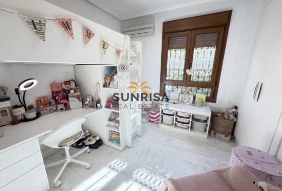 Villa · Revente - La Finca Golf · Alicante · Espagne