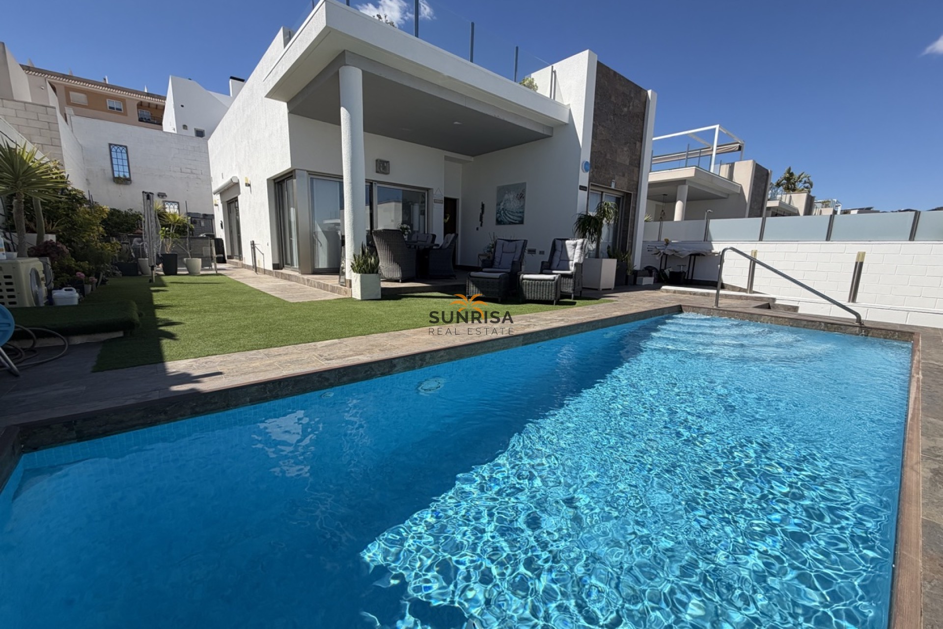Resale - Villa - Villamartin