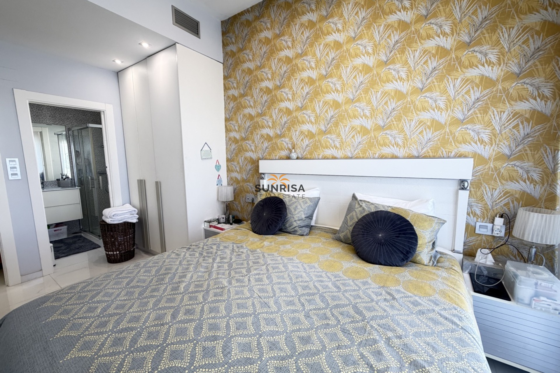 Resale - Villa - Villamartin