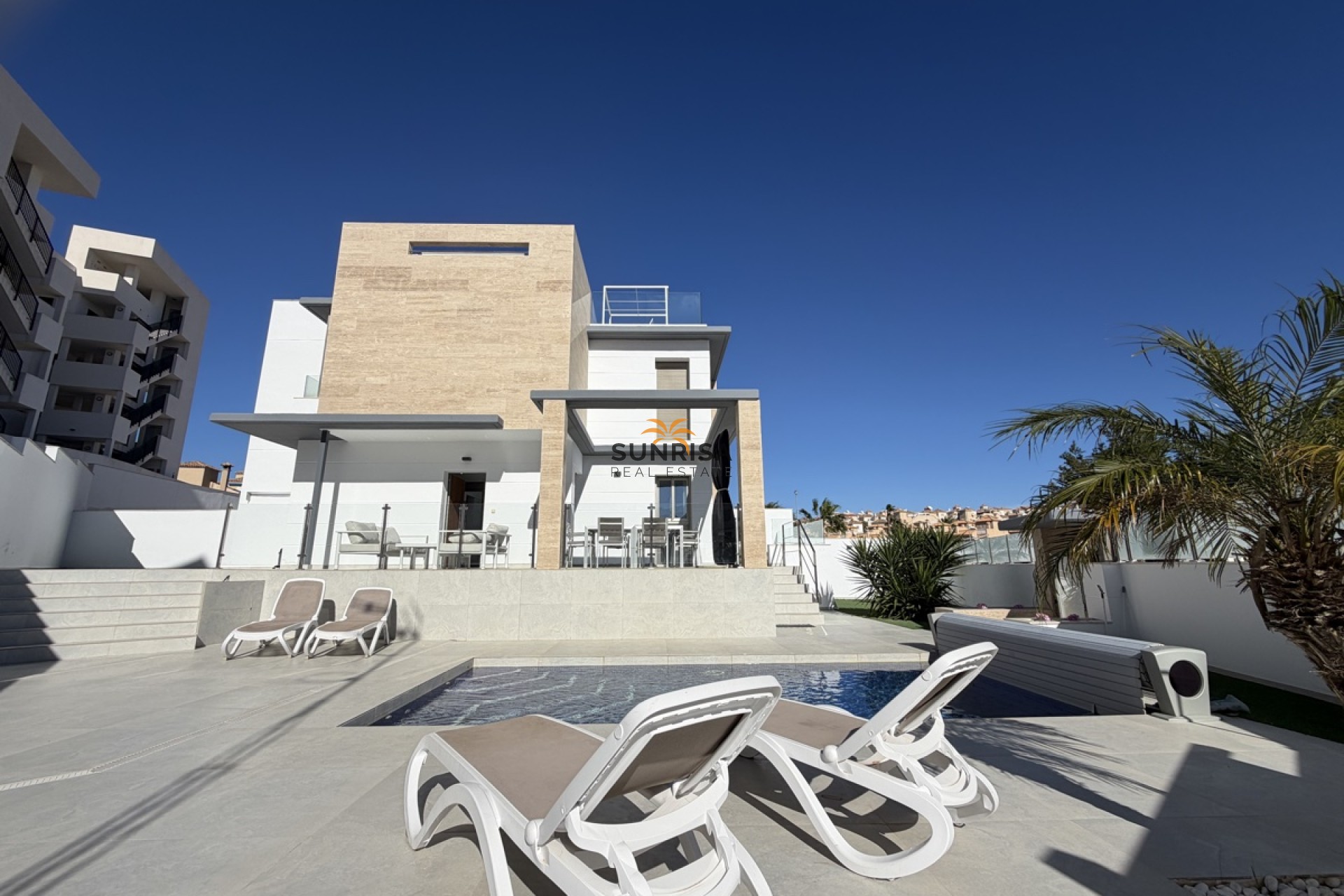 Resale - Villa - Villamartin