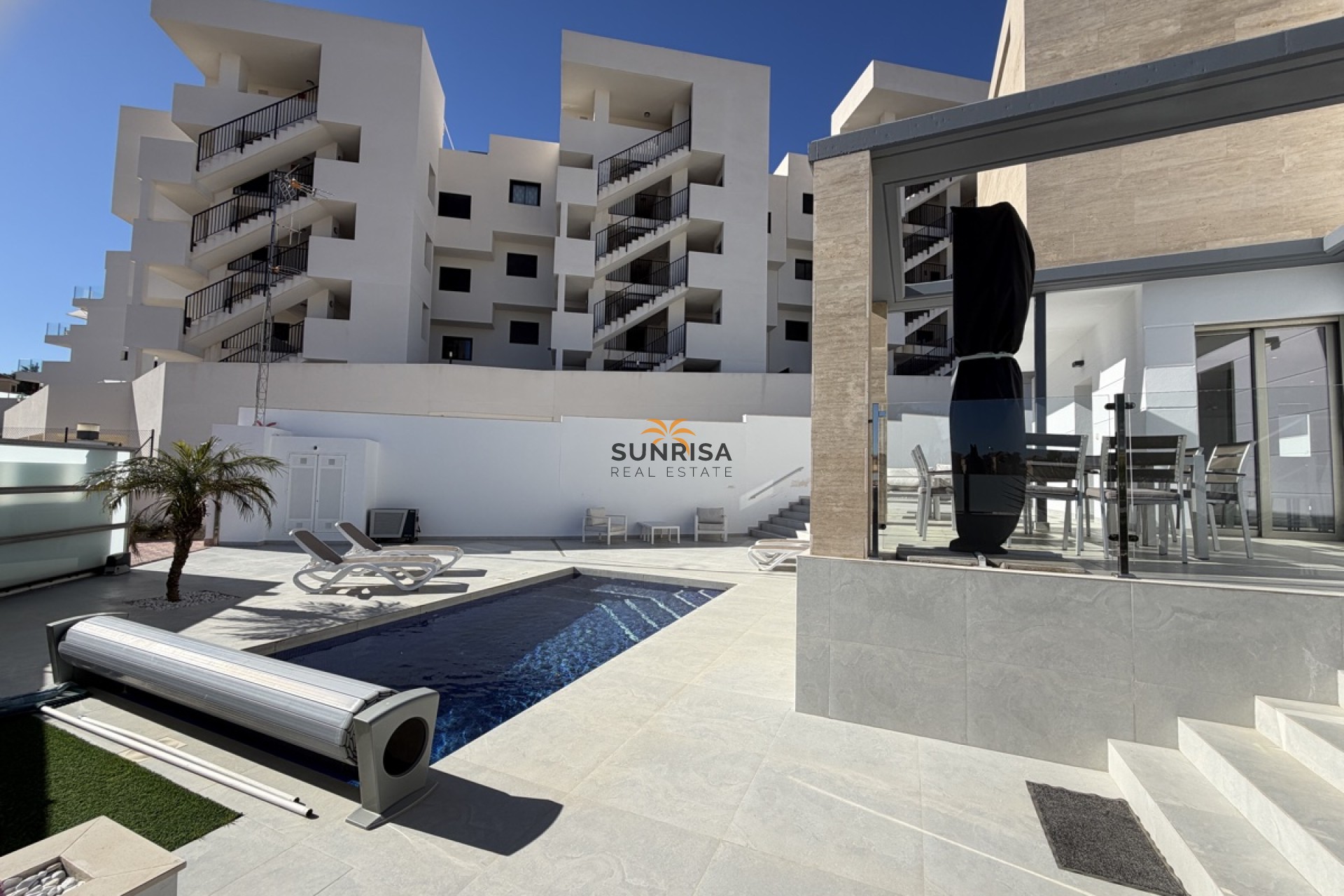 Resale - Villa - Villamartin