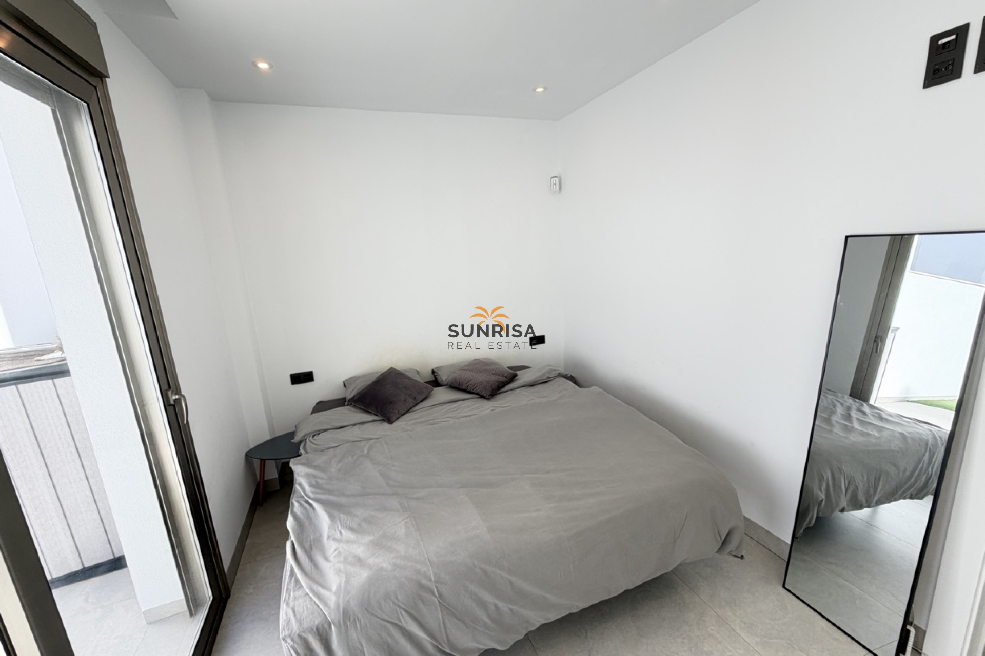 Resale - Villa - Villamartin