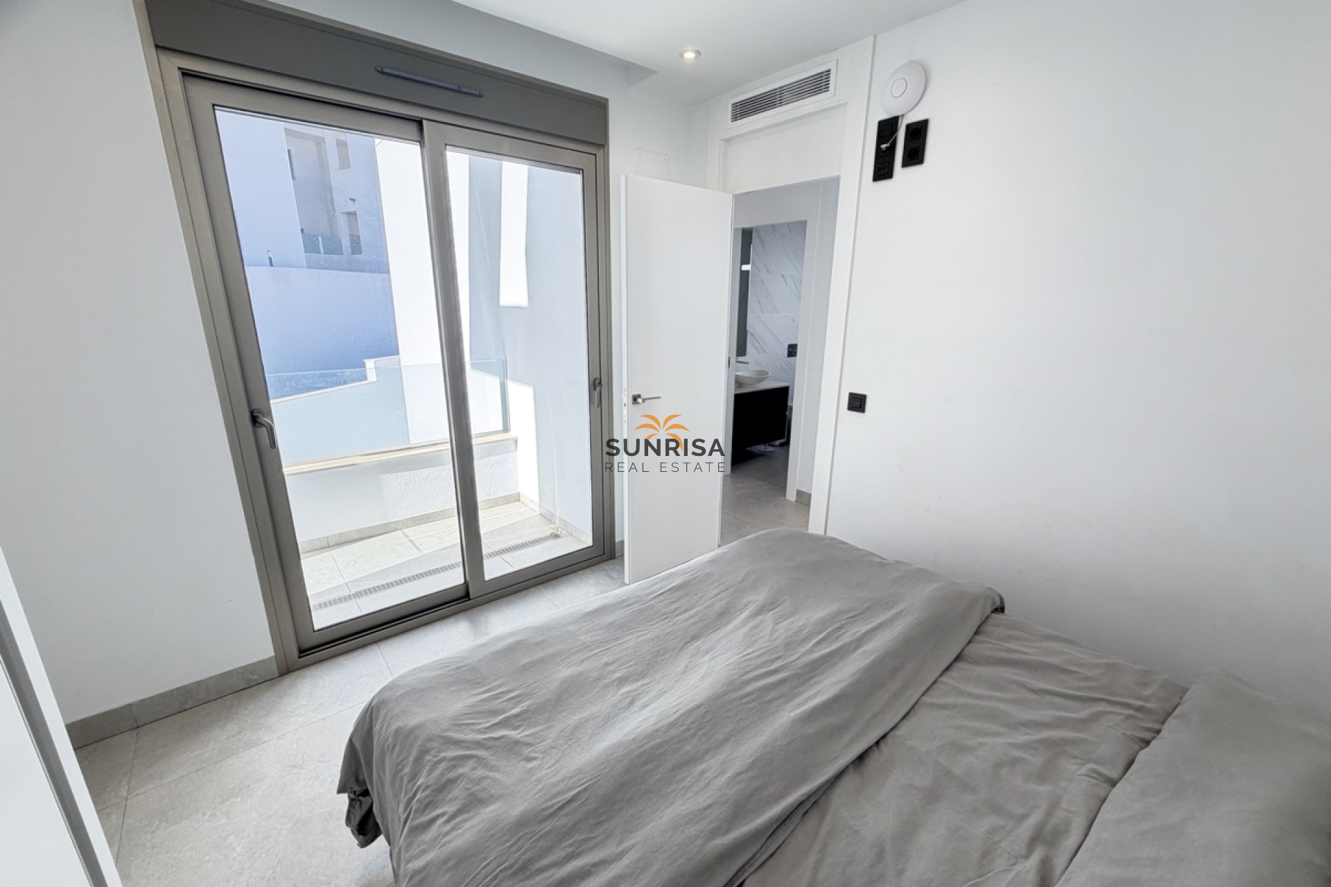 Resale - Villa - Villamartin