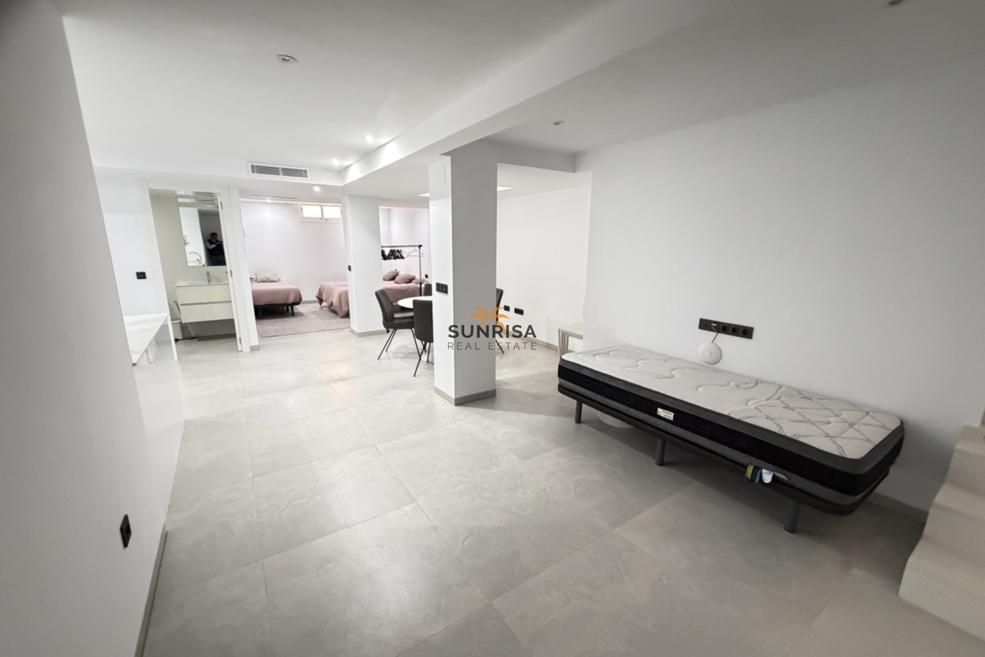 Resale - Villa - Villamartin