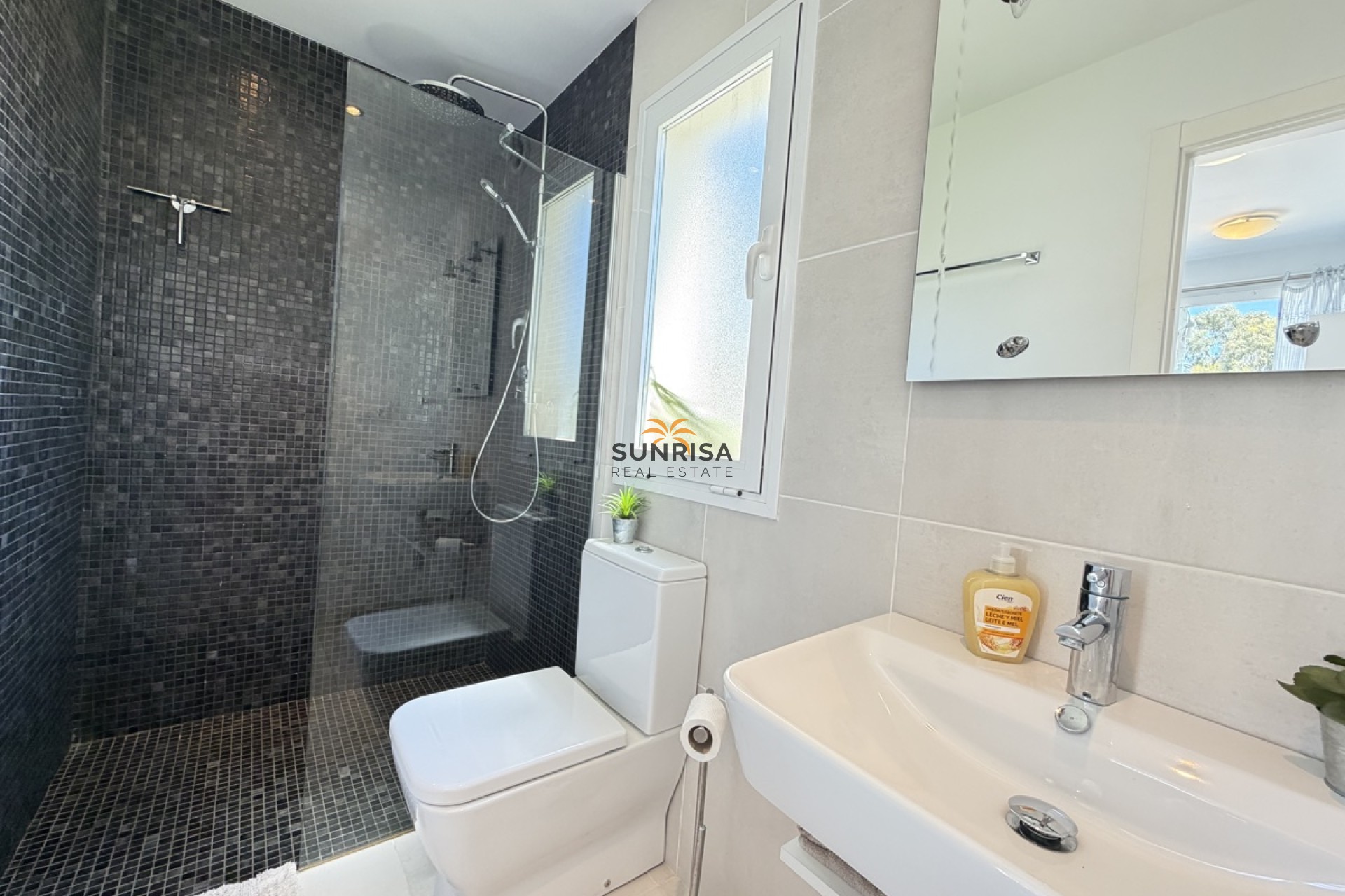 Reventa - Villa - Mil Palmeras