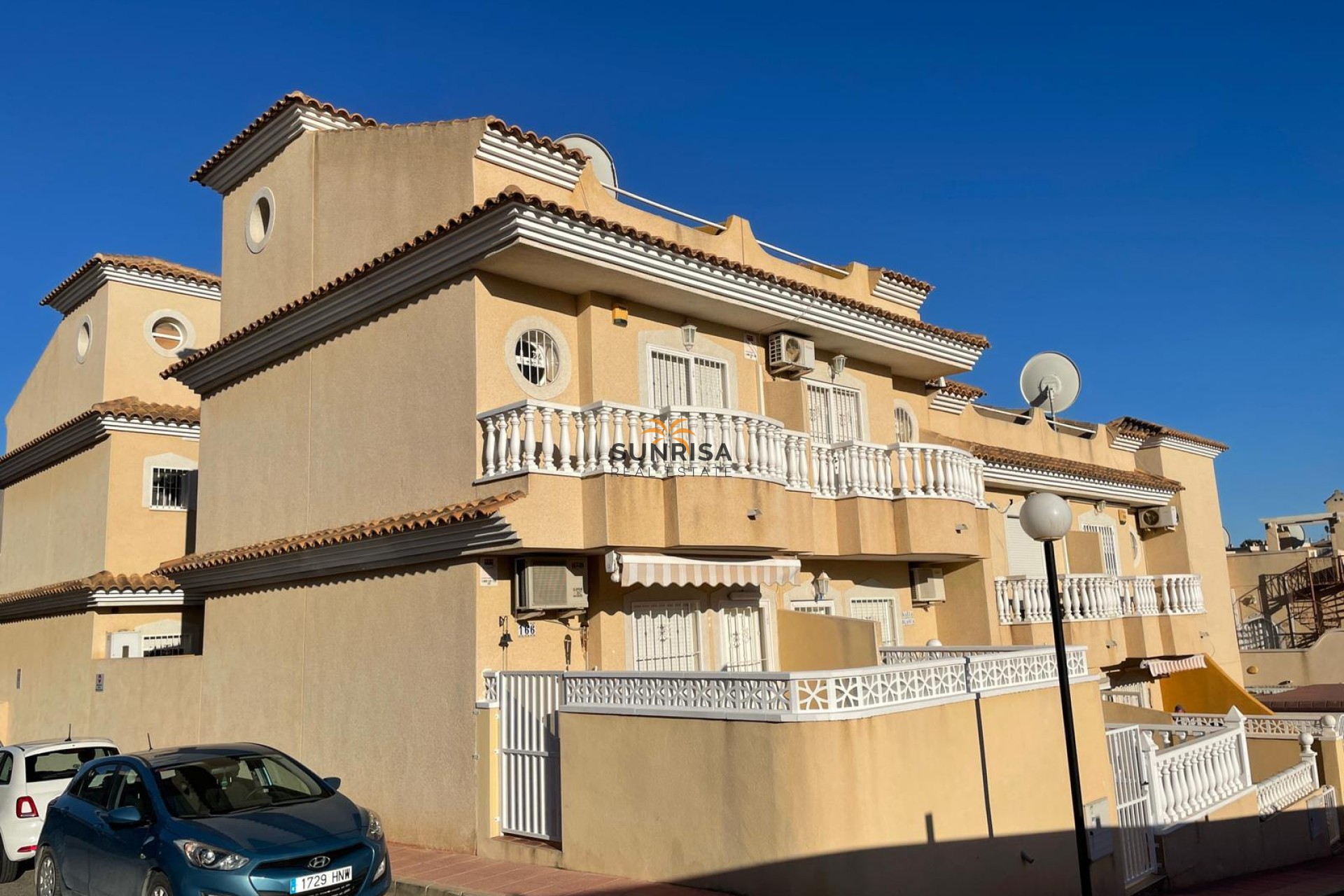 Resale - Townhouse - Villamartin