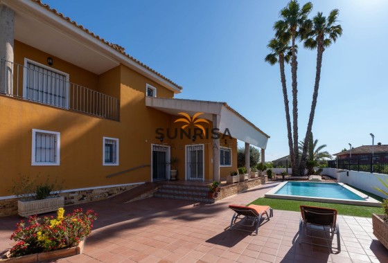 Villa · Herverkoop - Orihuela · Correntías Medias · Alicante · Spanje
