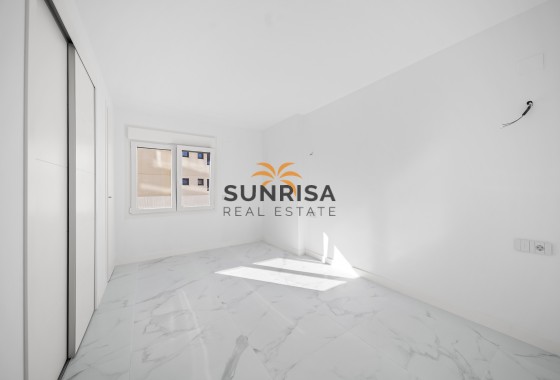 Appartement · Herverkoop - Torrevieja · Punta Prima · Alicante · Spanje
