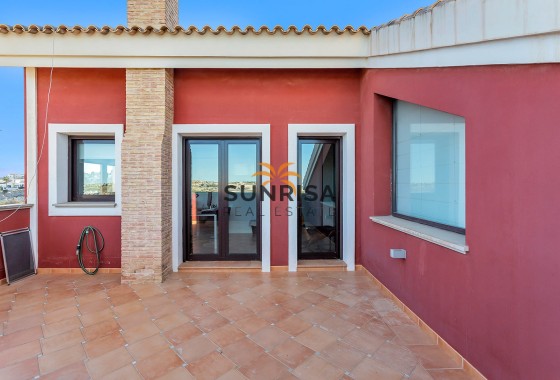 Villa · Herverkoop - Algorfa · La Finca Golf Resort · Alicante · Spanje