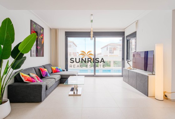 Villa · Herverkoop - Punta Prima · Alicante · Spanje