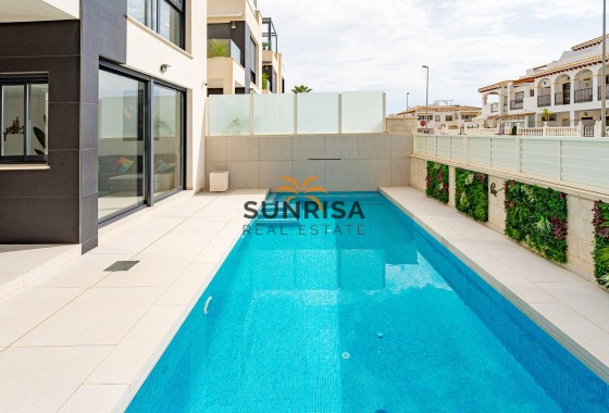 Villa · Herverkoop - Punta Prima · Alicante · Spanje